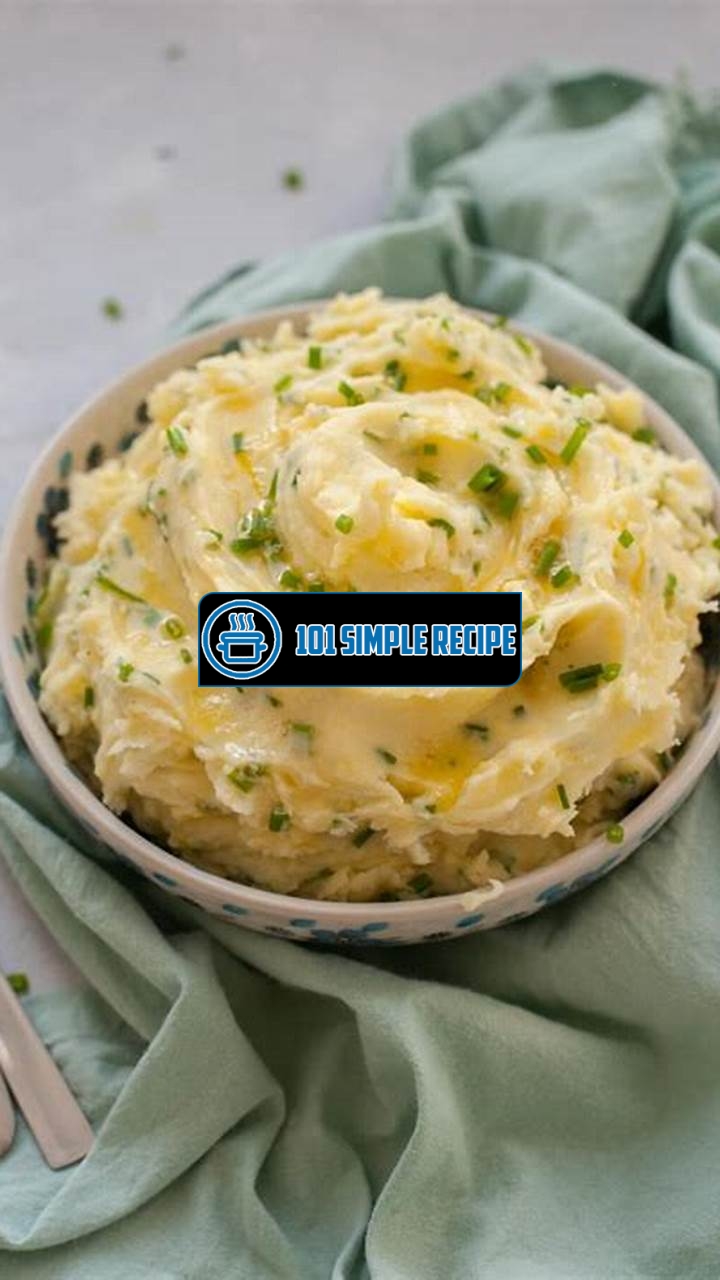 Delicious Make-Ahead Mashed Potatoes Recipe with Sour Cream and Cream Cheese | 101 Simple Recipe